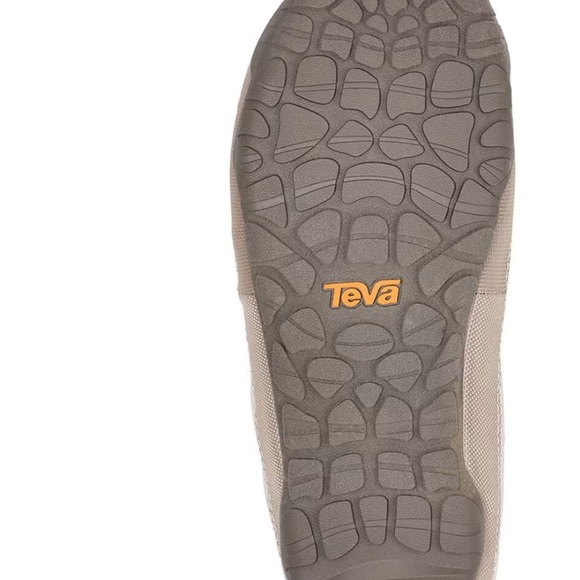 Teva ReEMBER Terrain Slipper W 10;M 8
New Indoor outdoor slipper shoe
In box - Picture 2 of 5